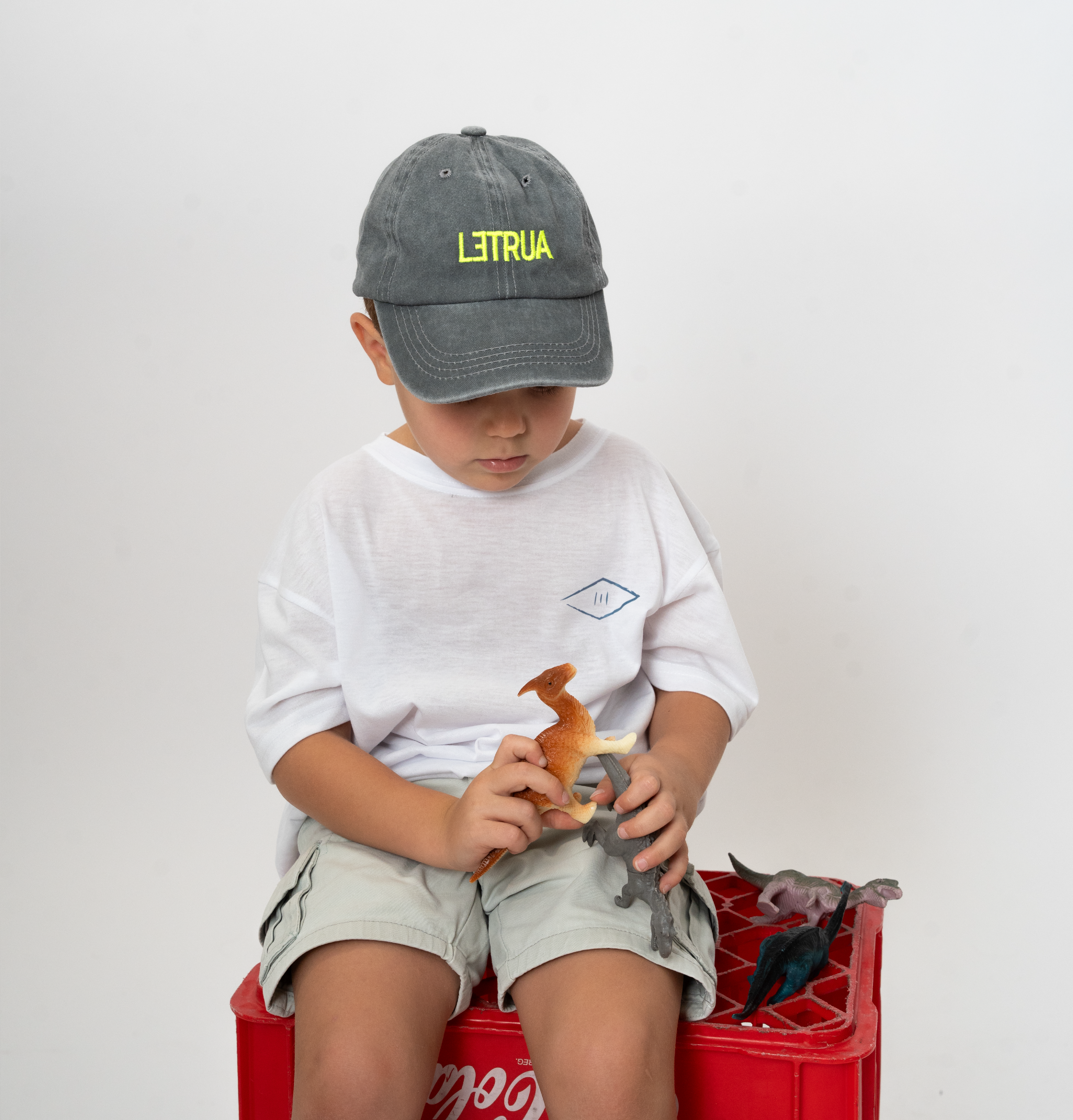 GORRA NIÑO GRIS LOGO AMARILLO