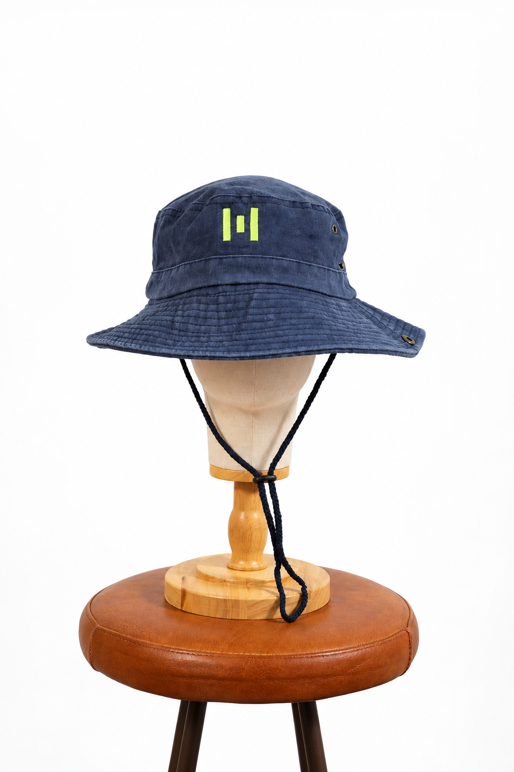Gorro azul bordado amarillo flúor